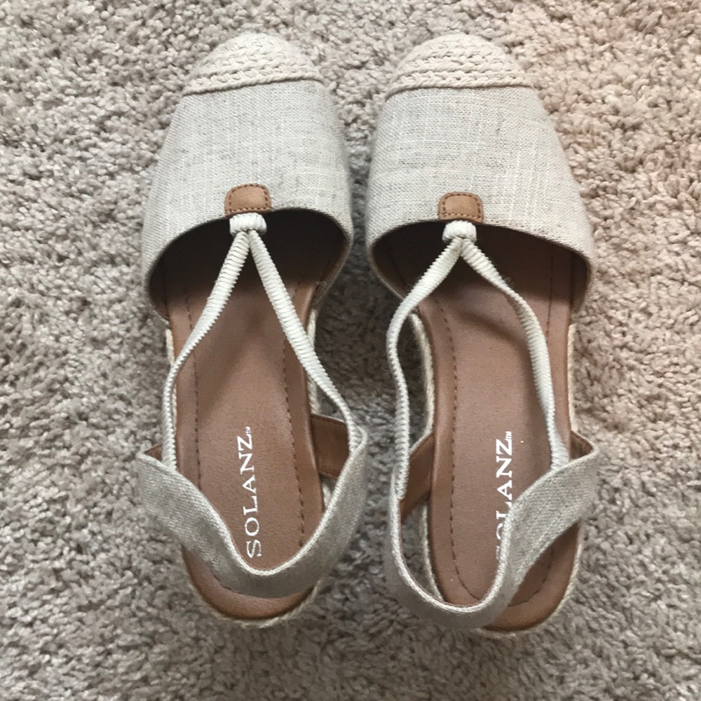 Cream/Tan Wedges
